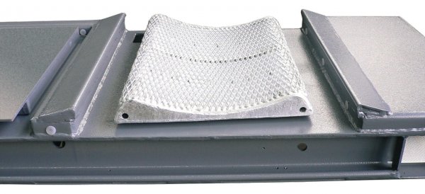 Consul Axle play detector via wheel trough